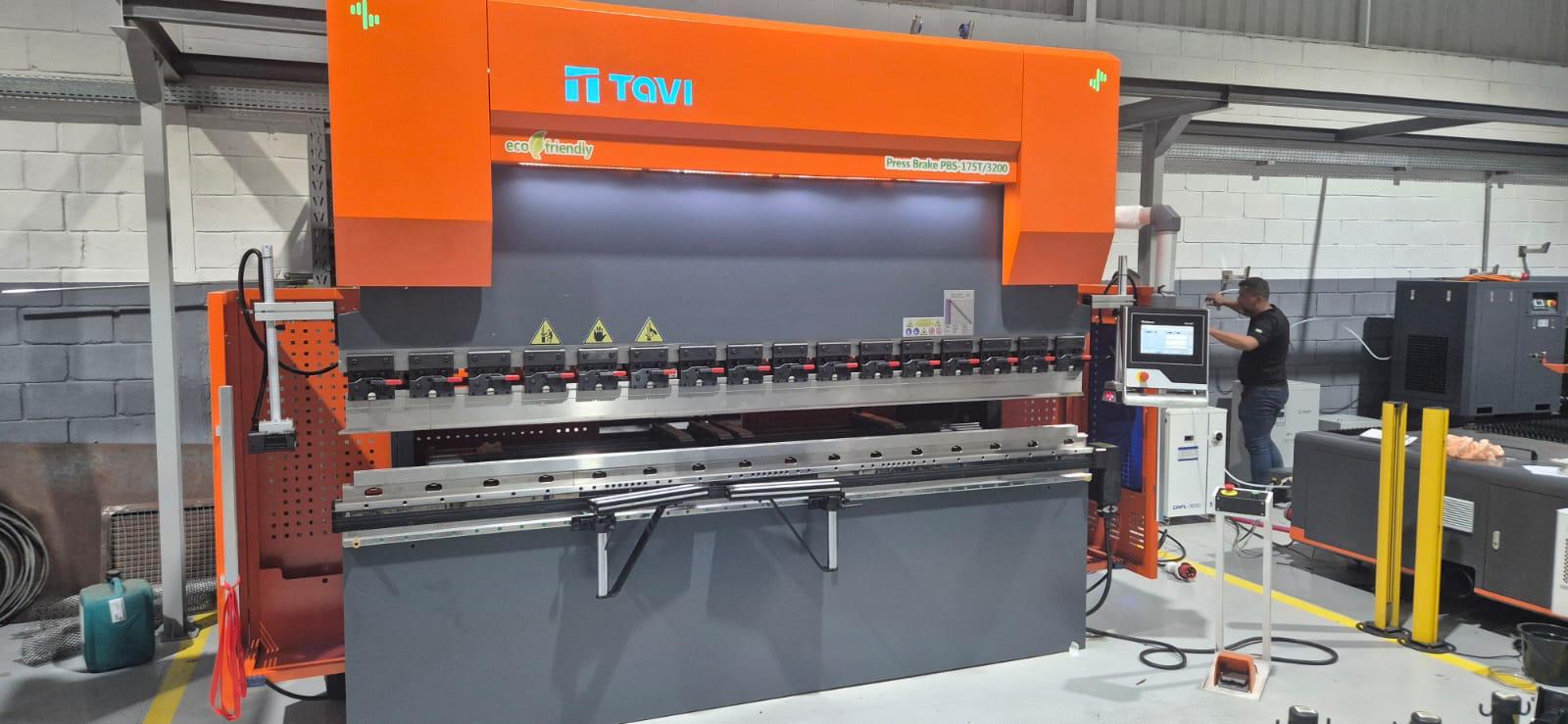 Dobradeira CNC
